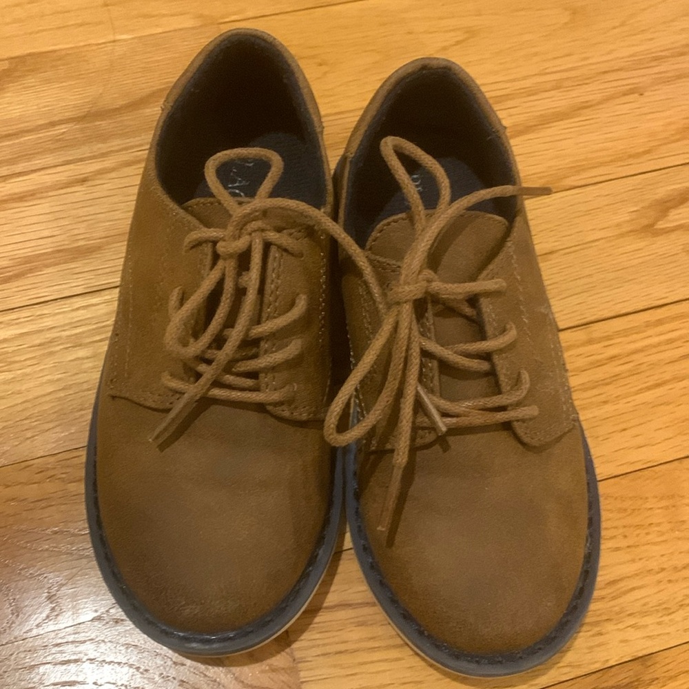 Toddler boy dress shoes size 11. Tan/brown color.